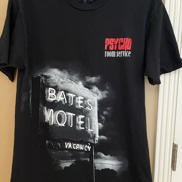 Universal Studios Psycho Room Service Bates Motel Shirt M - Picture 3 of 13